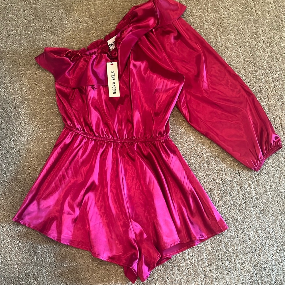 Steve Madden NWT one shoulder romper pink Small